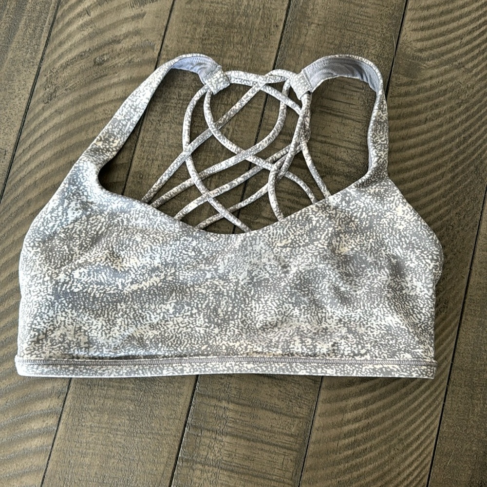 Lululemon free to be bra
